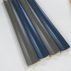 English: Painted wall finishing board – half-round profile