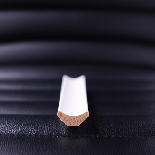 Interior corner trim 15×30×2400, painted.